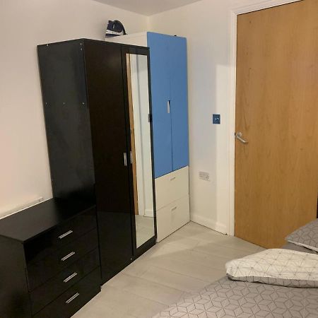 Room Near City Londra Exterior foto