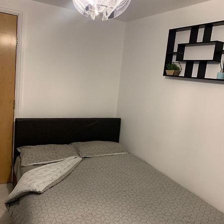 Room Near City Londra Exterior foto