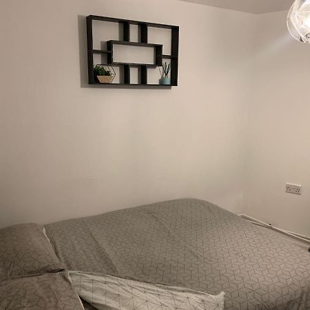 Room Near City Londra Exterior foto