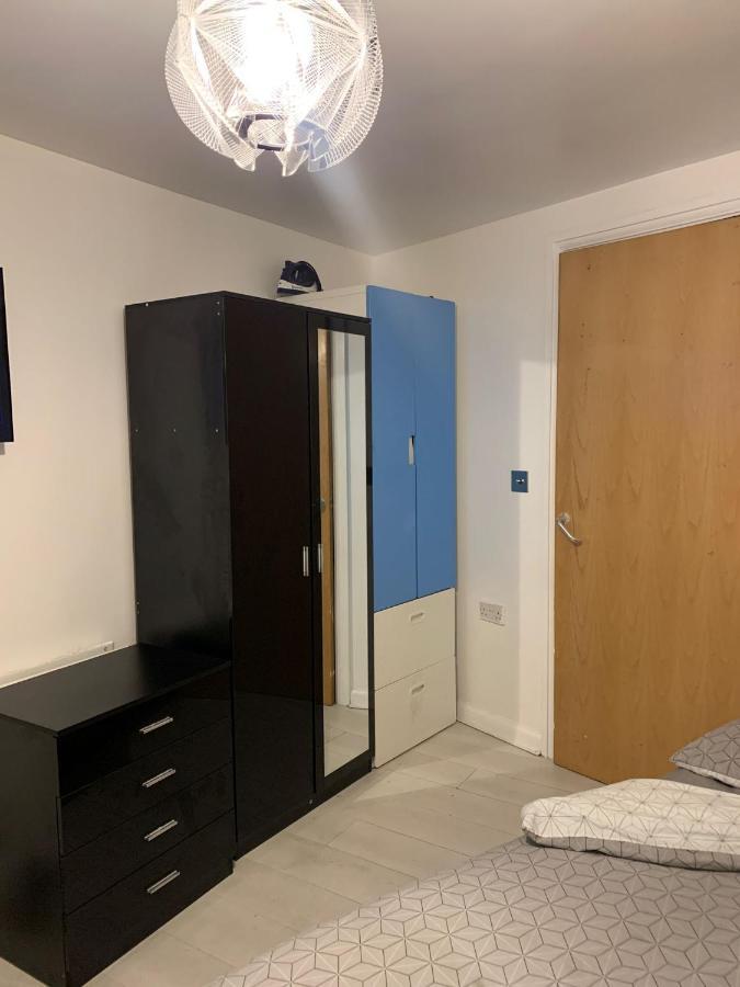 Room Near City Londra Exterior foto