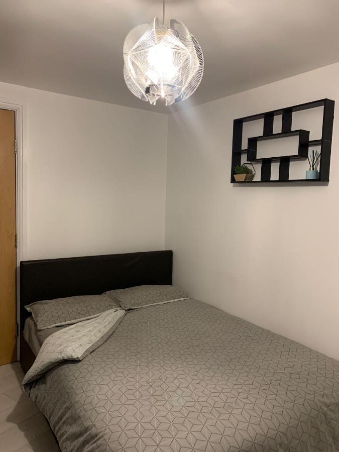 Room Near City Londra Exterior foto