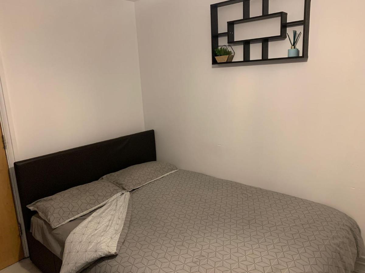 Room Near City Londra Exterior foto